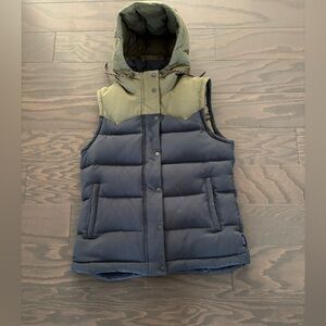 Like new women’s Patagonia bivy vest. Beautiful and very warm.